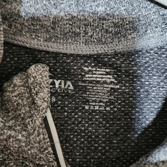 Zyia Quarter -zip long sleeve top size Small - Picture 4 of 4